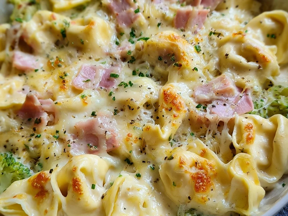 Schneller Tortellini Auflauf mit cremiger Sahnesoße - Bild 1
