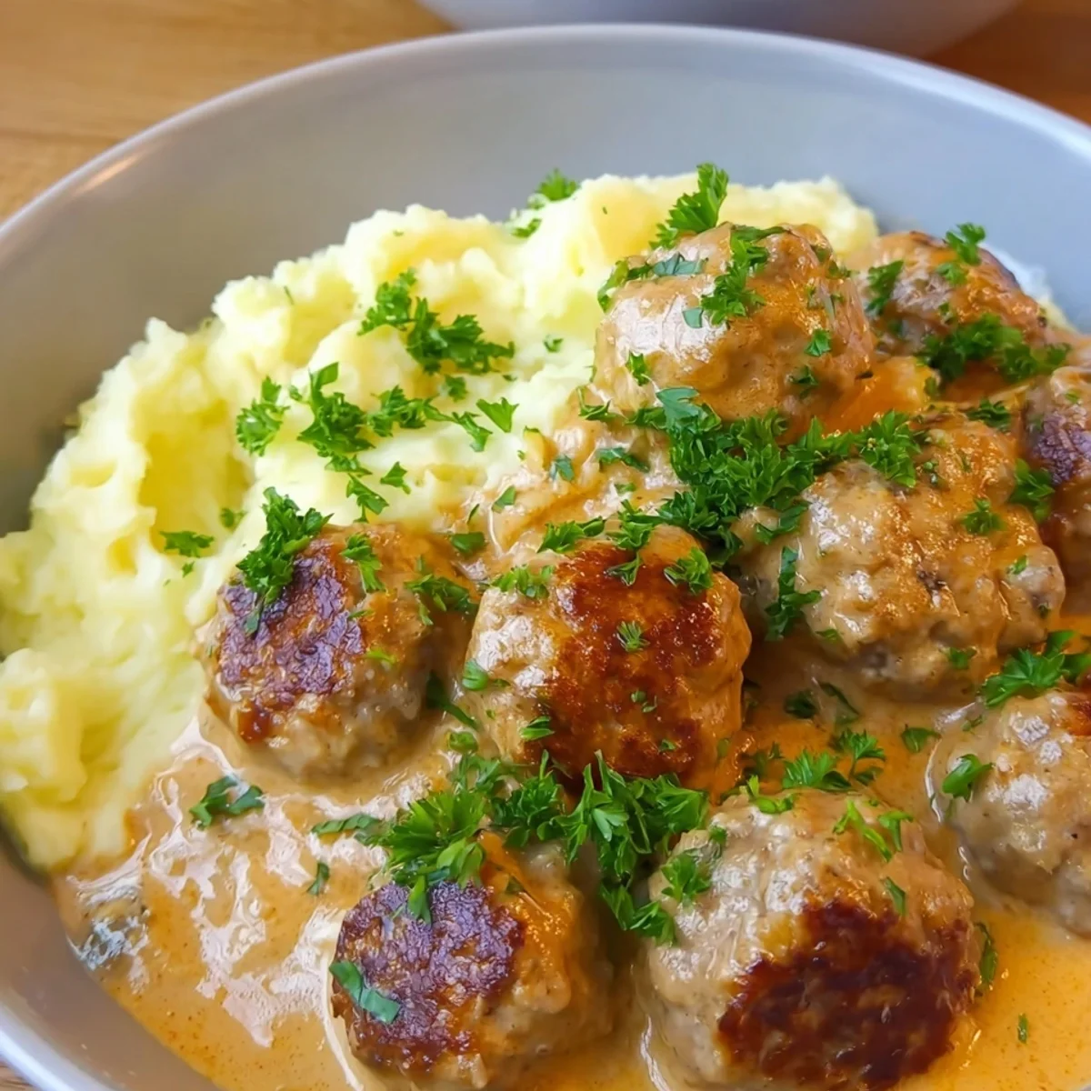 Cremige Hackbällchen mit Kartoffelpüree