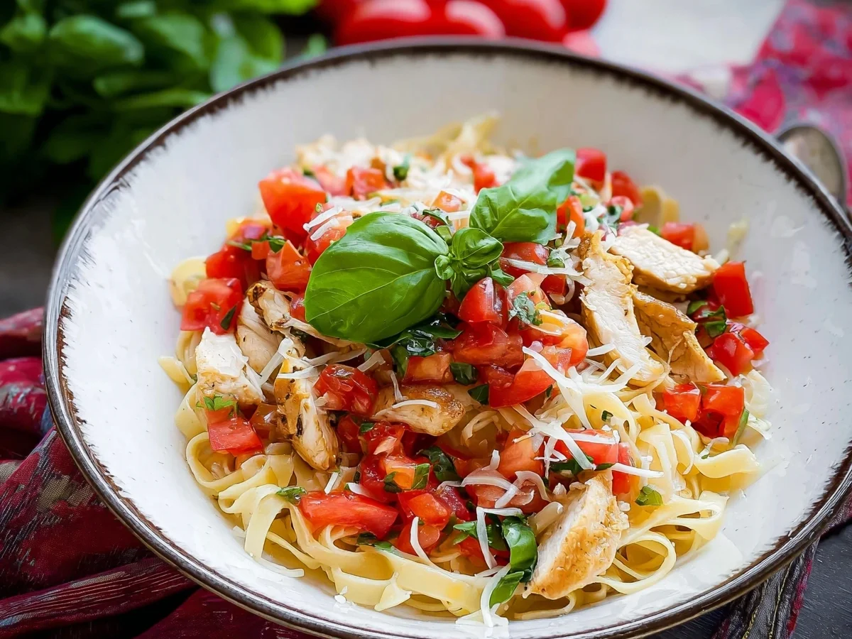 Bruschetta Pasta mit Hähnchen: Schnell & Lecker - Bild 2