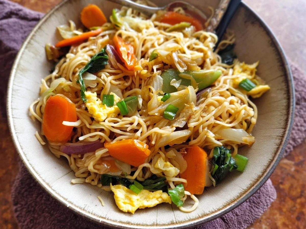 Chinesische Gebratene Nudeln mit Gemüse & Ei schnell gemacht - Bild 1