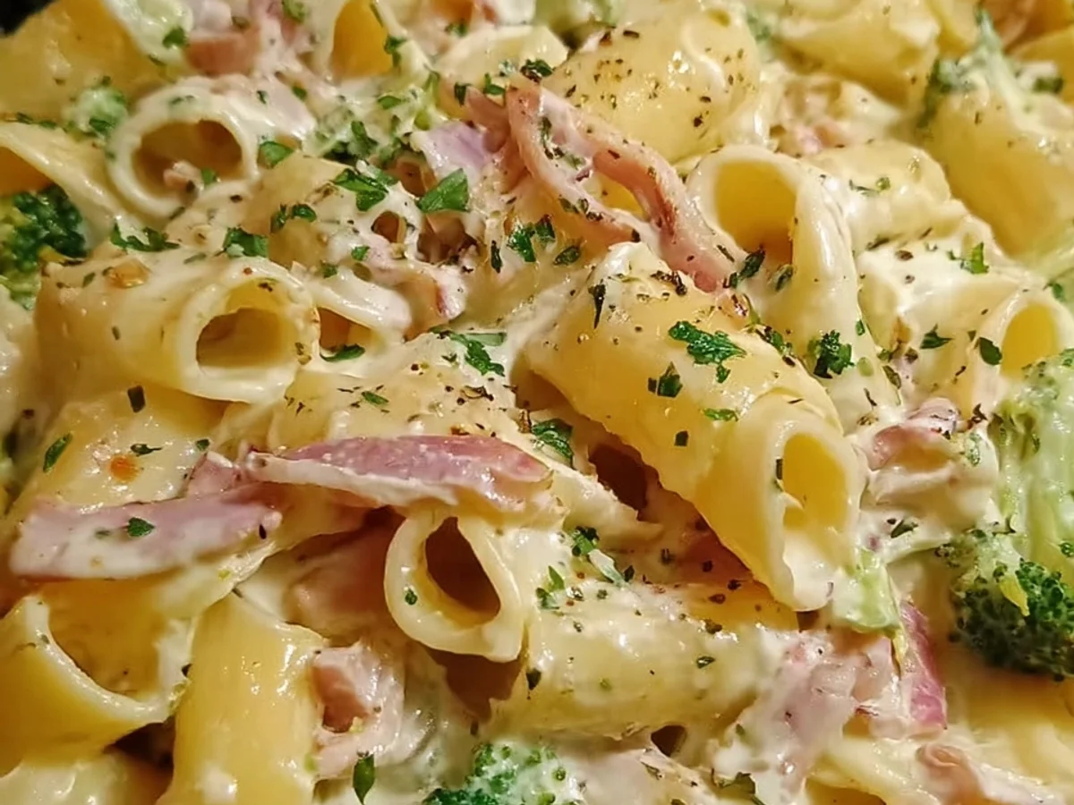 Cremige Nudeln in Käse Sahne Soße Schnelles Hauptgericht - Bild 2