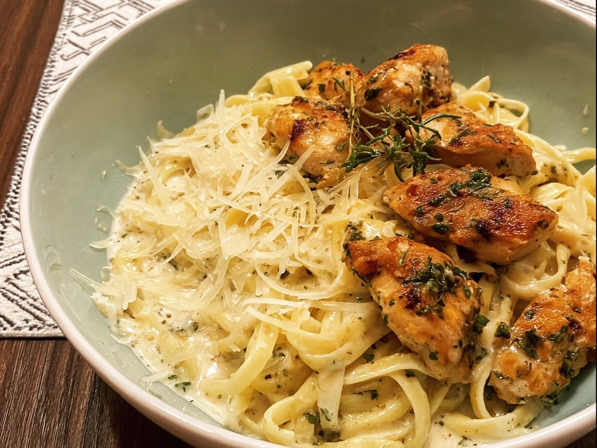 Hähnchen Alfredo Pasta: Cremig & Schnell in 20 Minuten - Bild 1