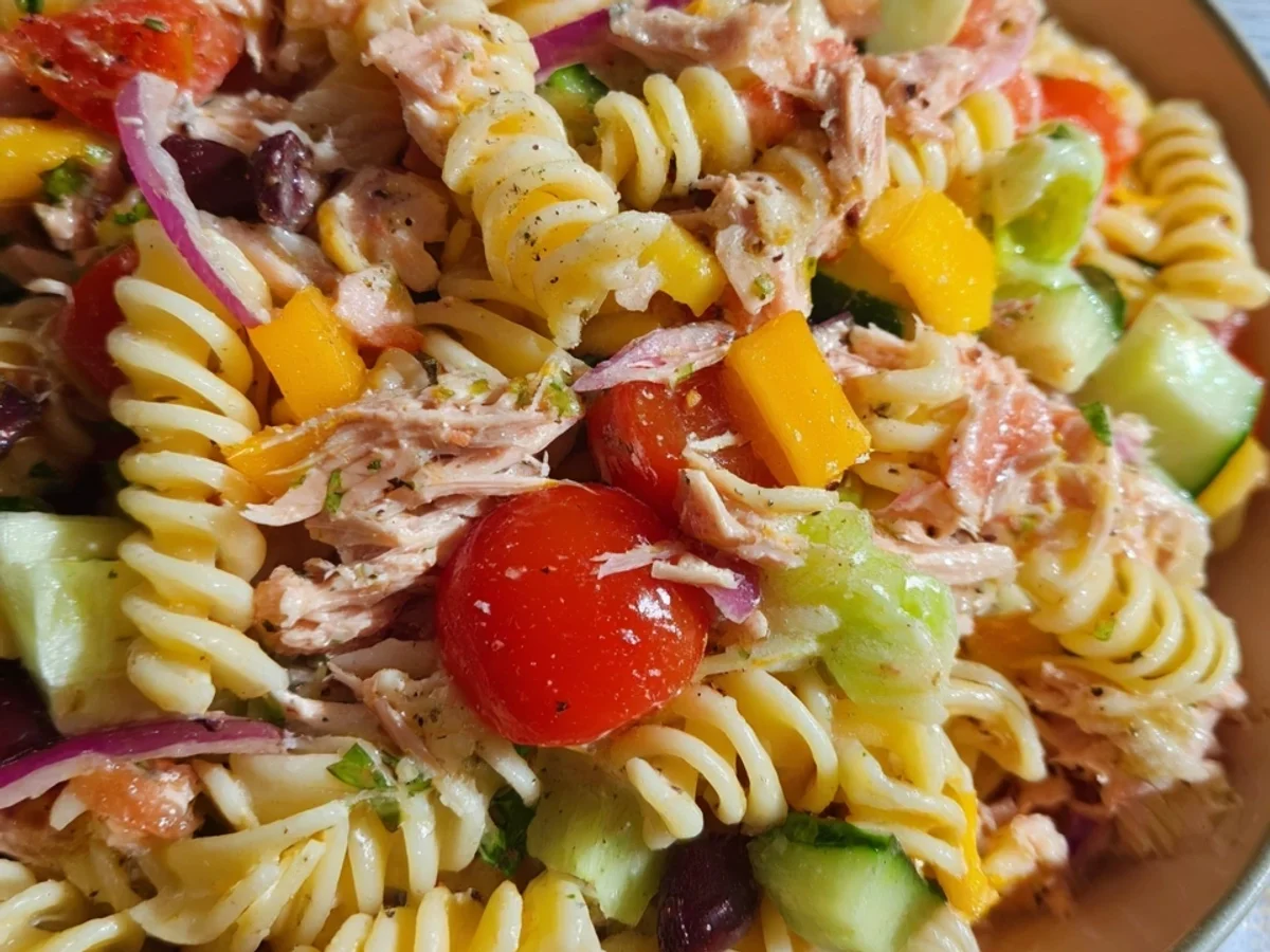 Kalorienarmer Nudelsalat mit Thunfisch ohne Mayo - Bild 1