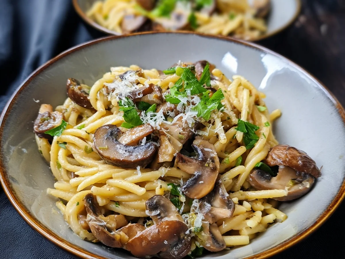 Schnelle Pilzpasta: Cremiges Feierabendgericht in 20 Minuten - Bild 2