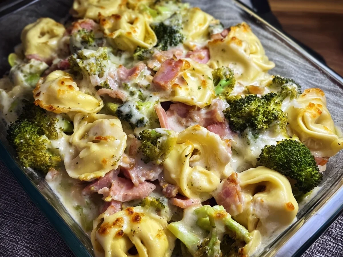 Schneller Tortellini Auflauf mit Brokkoli & Truthahnschinken - Bild 2