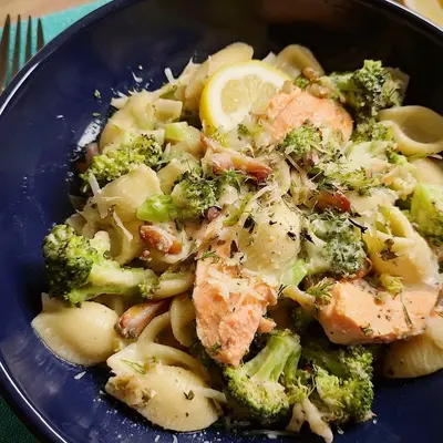 Brokkoli-Nudeln mit Lachs: Schnell & einfach zubereitet