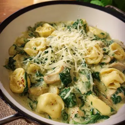 Cremige Tortellini mit Spinat-Sahne-Sauce