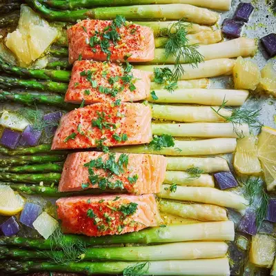 Ofenspargel mit Lachs: Gesund & einfach aus dem Ofen